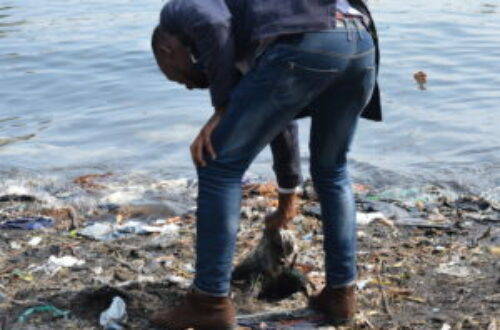 Article : Les déchets polluent le lac Kivu