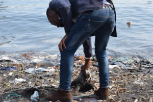 Article : Les déchets polluent le lac Kivu